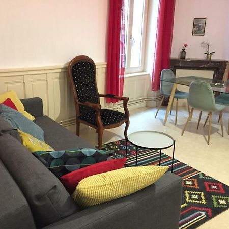 Cap Coutellerie - Sejours Pros Ou Familles En Hypercentre De Thiers Apartment Exterior photo